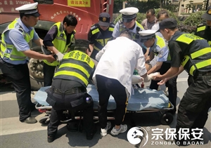 路遇交通事故，特保出手相助----閑林項目救助車(chē)禍傷者