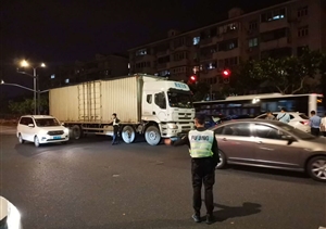 保安巡邏路遇交通事故  協(xié)助交警現場(chǎng)妥善處置 ——宗保公司駐金橋