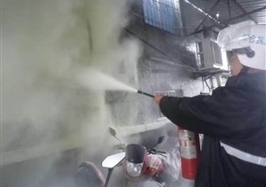 居民電表箱著(zhù)火  保安判明急施救 ——民泰公司駐東湖市容項目撲滅