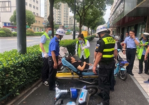 執勤路遇交通事故  民泰保安幫助獲贊——民泰公司駐臨平市容項目