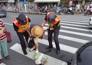 路遇突發(fā)交通事故 特保積極救助傷員——南碼頭市容項目隊員協(xié)助處