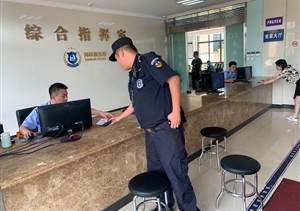 巡邏撿到錢(qián)包  主動(dòng)上交受贊——民泰閑林輔警項目隊員撿到錢(qián)包