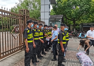 高橋鎮副鎮長(cháng)一行慰問(wèn)宗保隊員