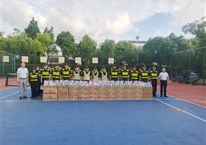 宗保公司開(kāi)展高溫慰問(wèn)“送清涼”活動(dòng)—公司領(lǐng)導看望慰問(wèn)員工